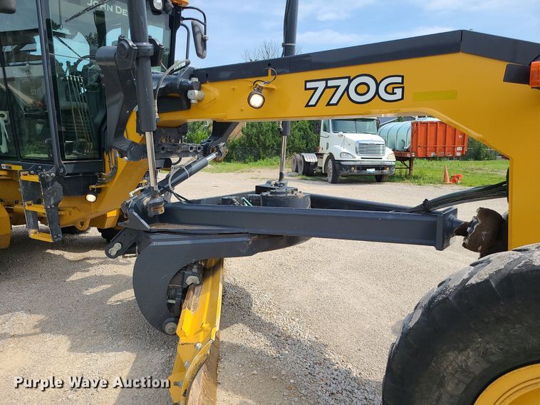image for item MG9588 2016 John Deere 770G  motor grader