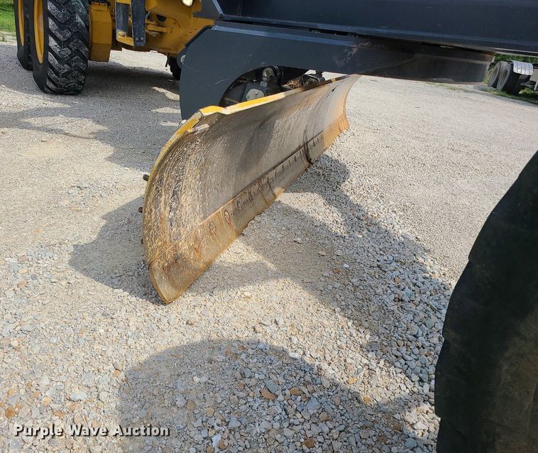 image for item MG9588 2016 John Deere 770G  motor grader