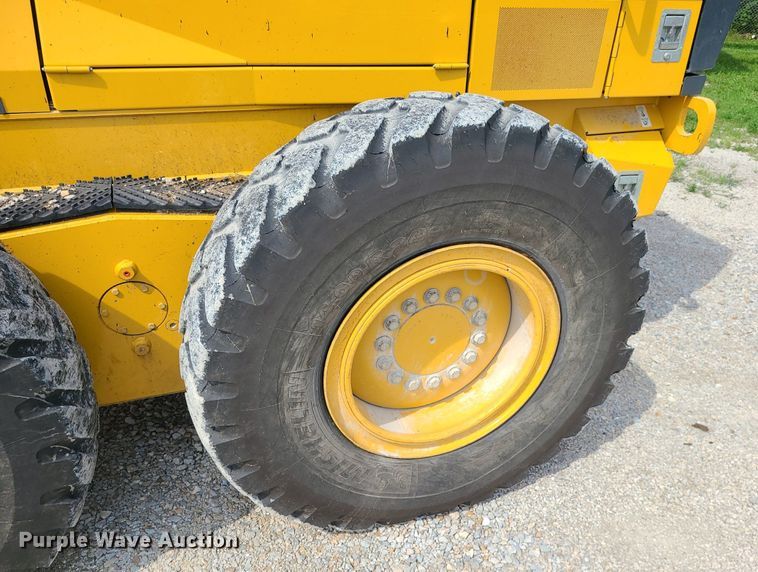 image for item MG9588 2016 John Deere 770G  motor grader