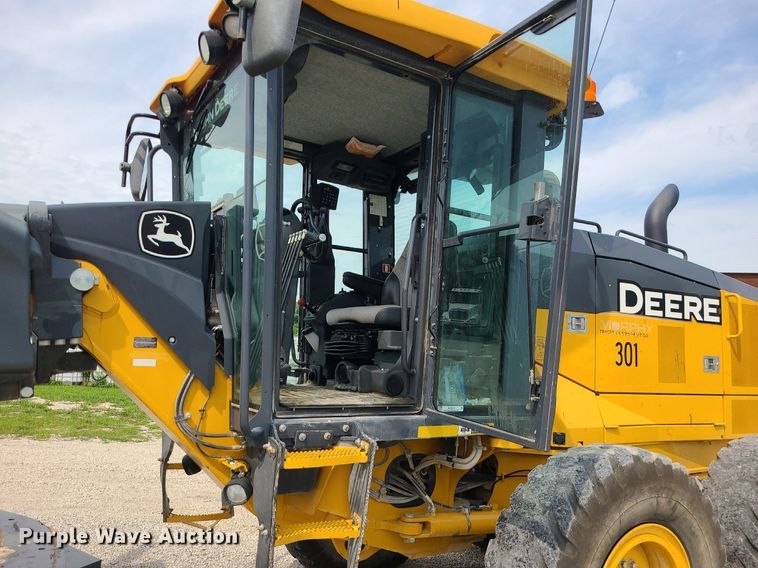 image for item MG9589 2016 John Deere 770G  motor grader