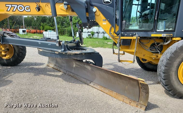 image for item MG9589 2016 John Deere 770G  motor grader