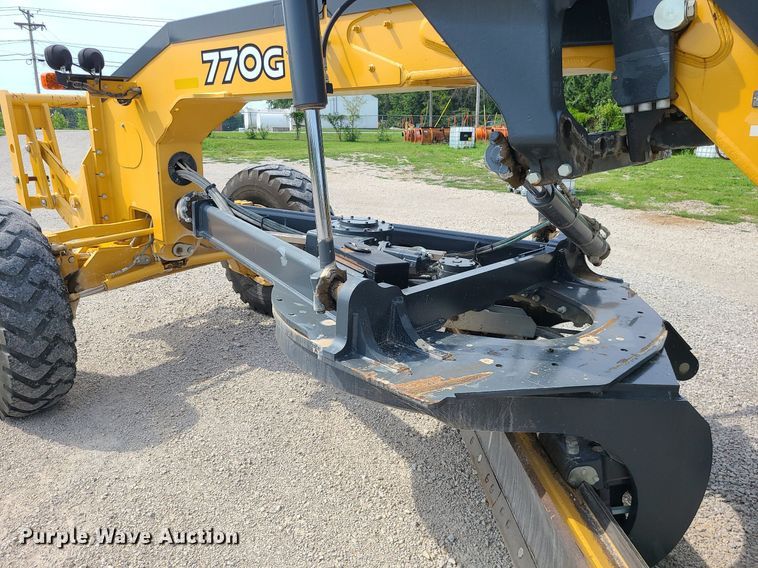 image for item MG9589 2016 John Deere 770G  motor grader