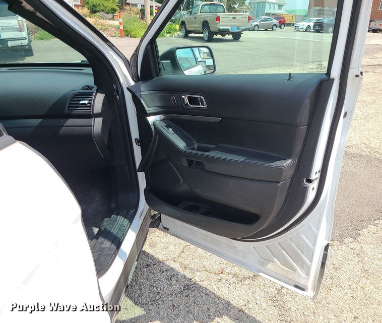 image for item MG9594 2017 Ford Explorer Police Interceptor  SUV