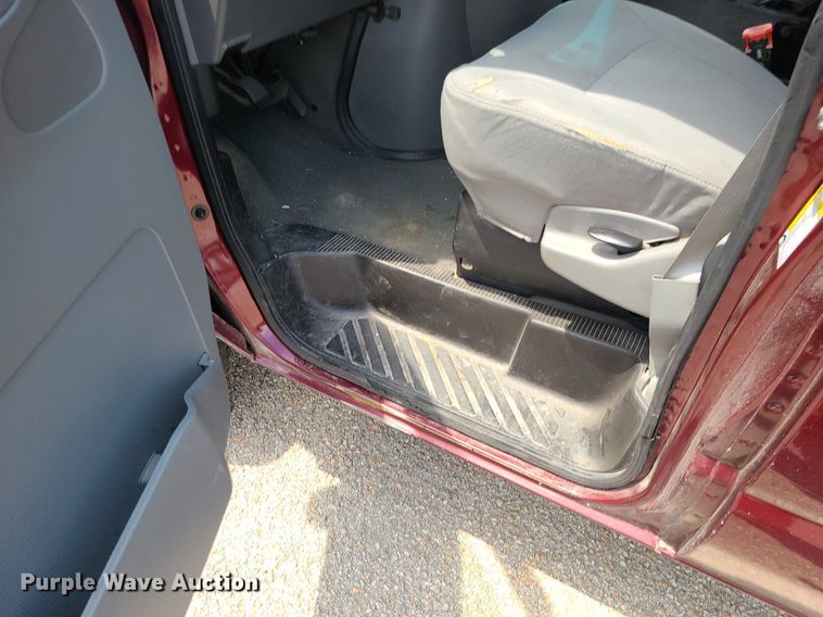 image for item MG9595 2007 Ford E350 Super Duty  van