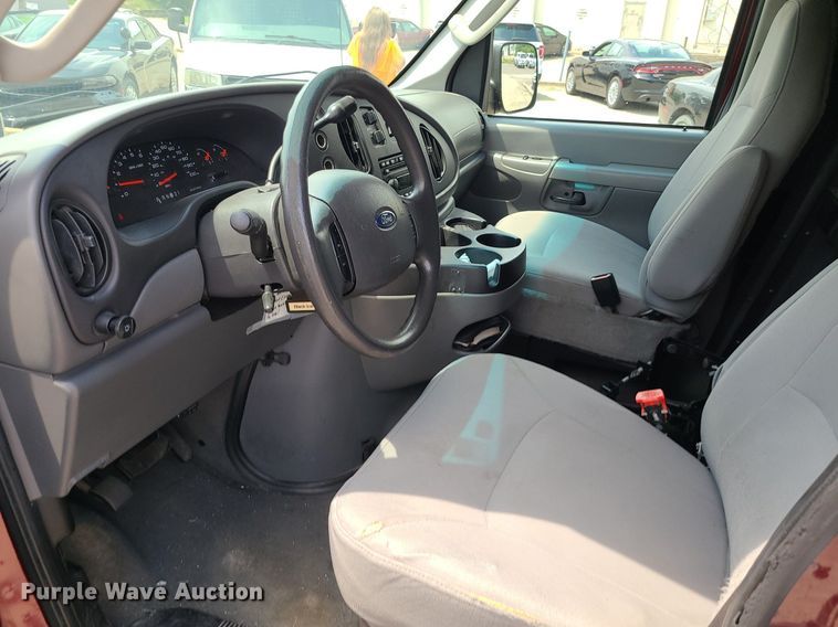 image for item MG9595 2007 Ford E350 Super Duty  van