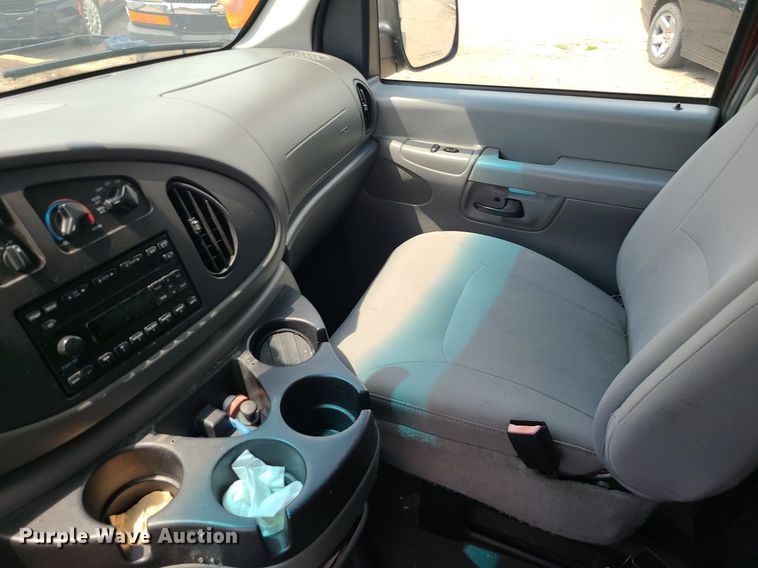 image for item MG9595 2007 Ford E350 Super Duty  van