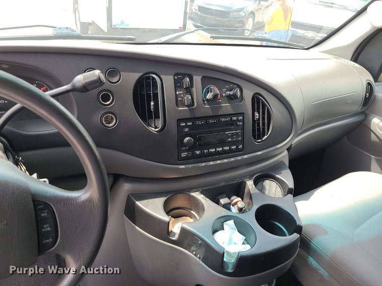 image for item MG9595 2007 Ford E350 Super Duty  van