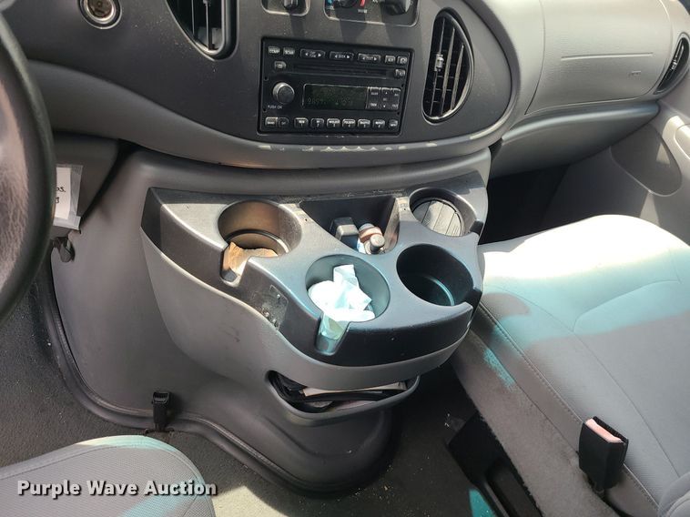 image for item MG9595 2007 Ford E350 Super Duty  van