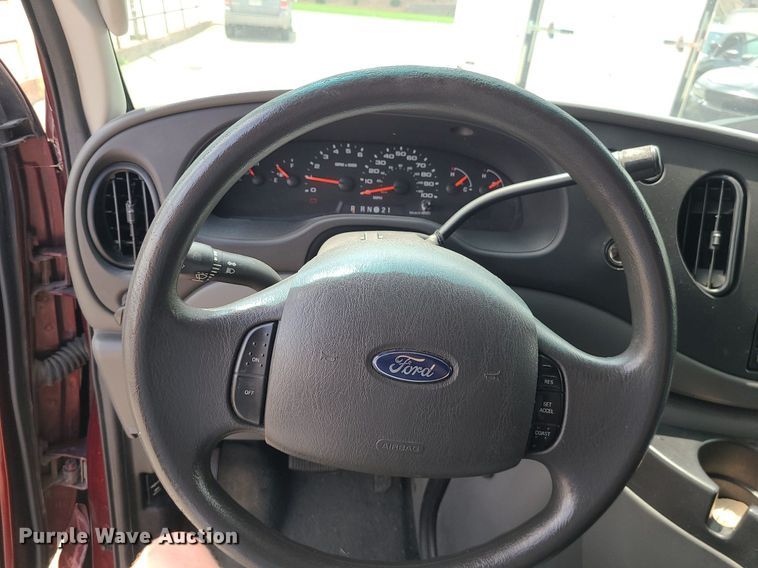 image for item MG9595 2007 Ford E350 Super Duty  van