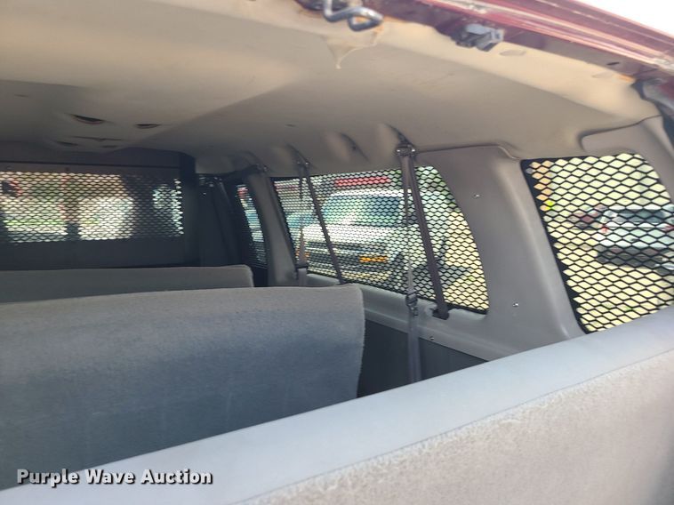 image for item MG9595 2007 Ford E350 Super Duty  van