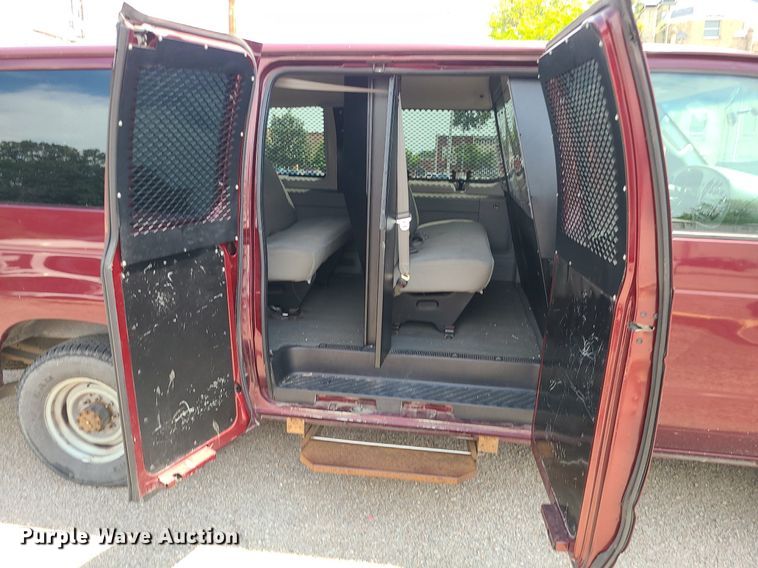 image for item MG9595 2007 Ford E350 Super Duty  van