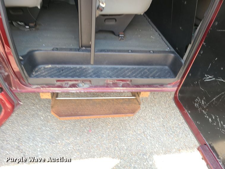 image for item MG9595 2007 Ford E350 Super Duty  van