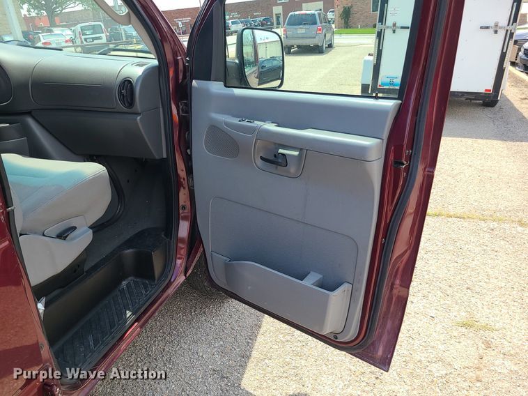 image for item MG9595 2007 Ford E350 Super Duty  van