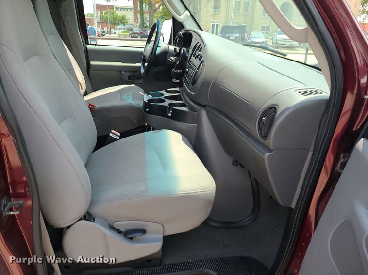 image for item MG9595 2007 Ford E350 Super Duty  van