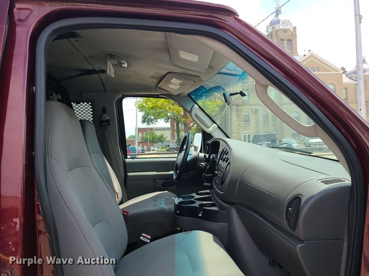 image for item MG9595 2007 Ford E350 Super Duty  van