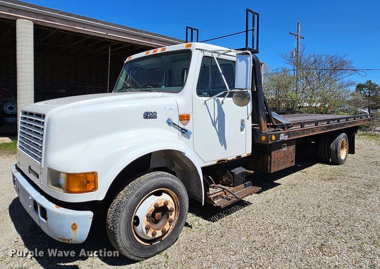 image for item MI9474 1998 International 4700  rollback truck