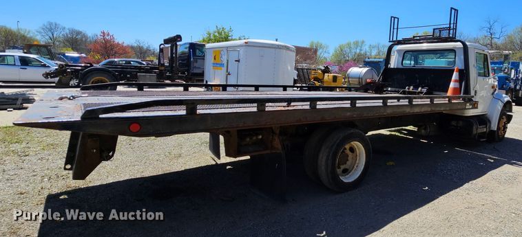 image for item MI9474 1998 International 4700  rollback truck