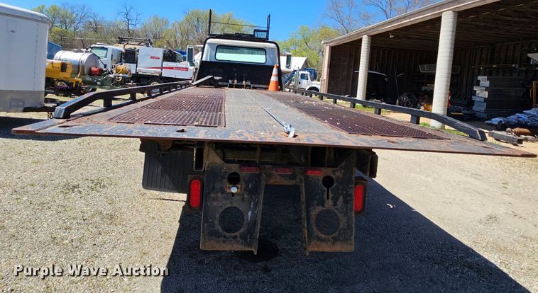 image for item MI9474 1998 International 4700  rollback truck