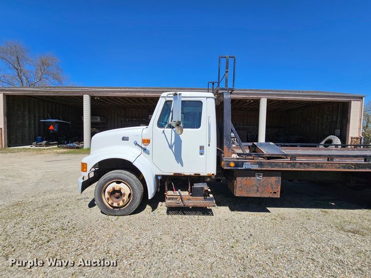 image for item MI9474 1998 International 4700  rollback truck