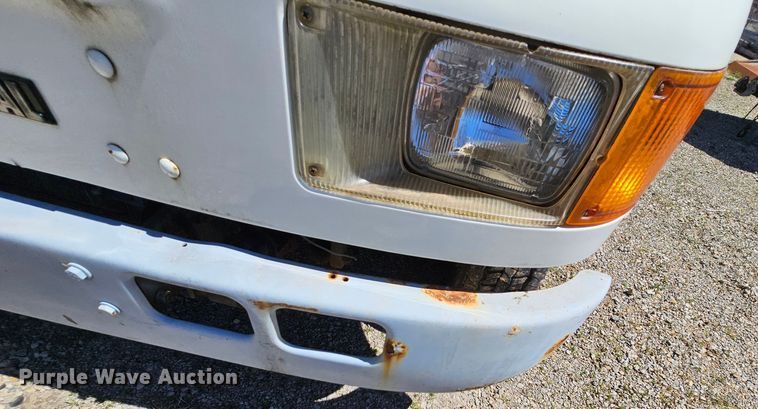 image for item MI9474 1998 International 4700  rollback truck