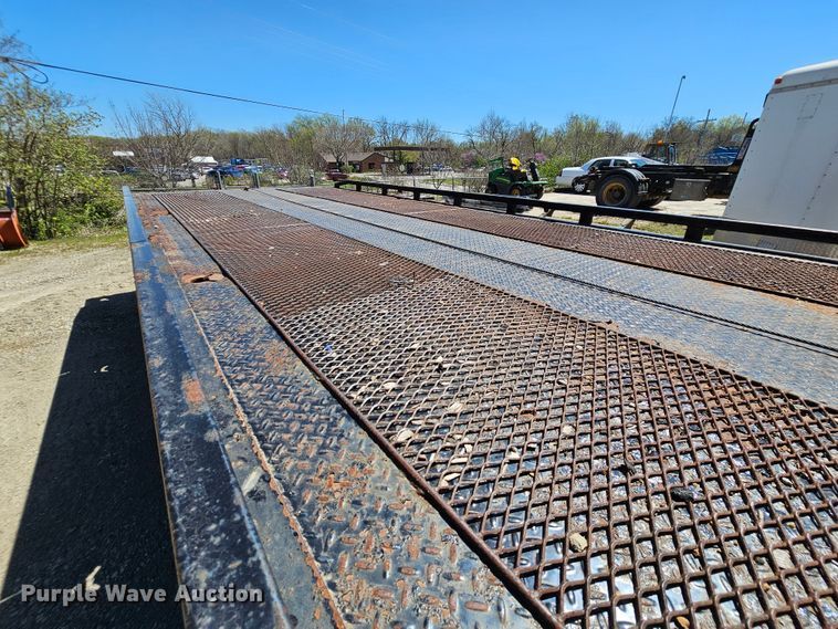 image for item MI9474 1998 International 4700  rollback truck