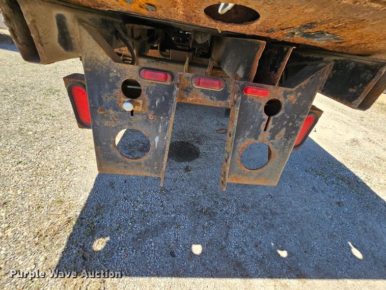 image for item MI9474 1998 International 4700  rollback truck