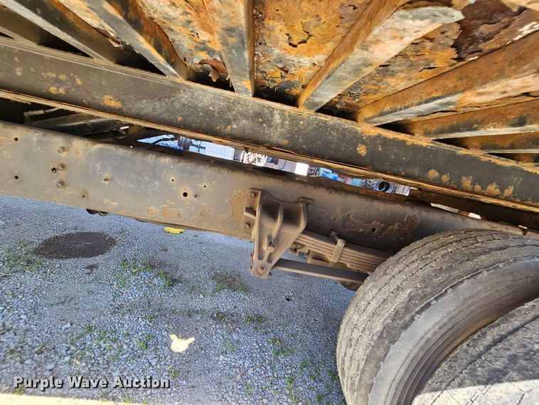 image for item MI9474 1998 International 4700  rollback truck