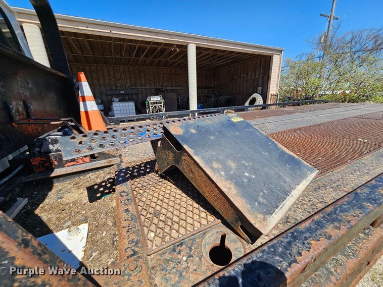 image for item MI9474 1998 International 4700  rollback truck