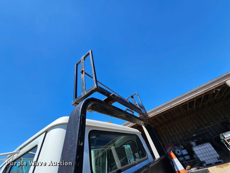 image for item MI9474 1998 International 4700  rollback truck