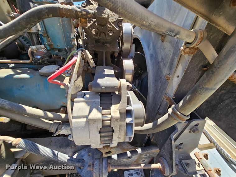 image for item MI9474 1998 International 4700  rollback truck