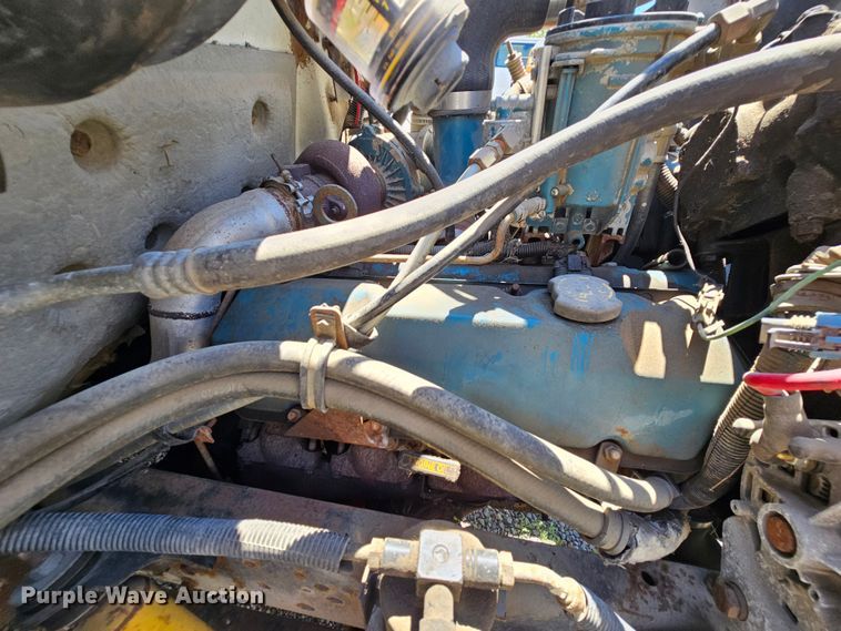 image for item MI9474 1998 International 4700  rollback truck