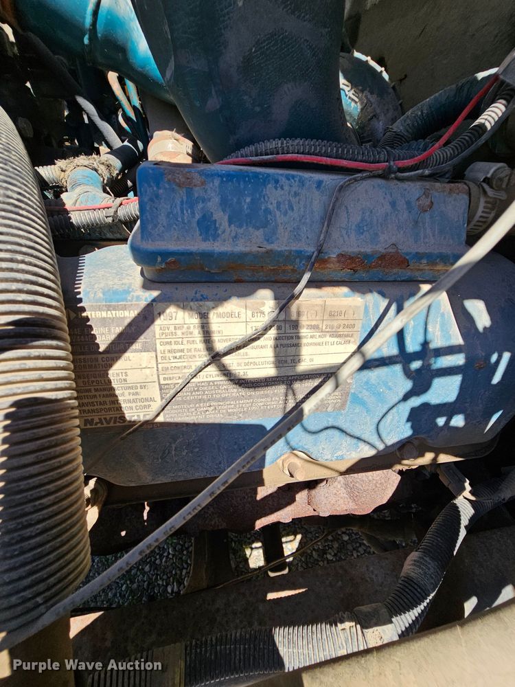 image for item MI9474 1998 International 4700  rollback truck