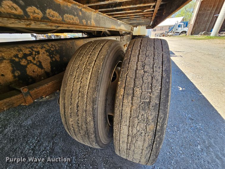 image for item MI9474 1998 International 4700  rollback truck