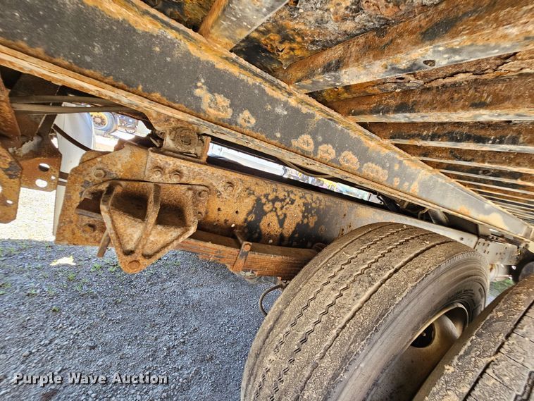 image for item MI9474 1998 International 4700  rollback truck