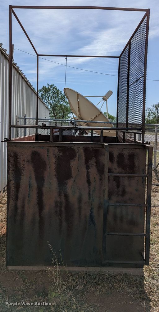 image for item MN9918 Shop built  dunk tank