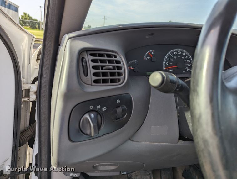 image for item MY9835 2001 Ford F150  pickup truck