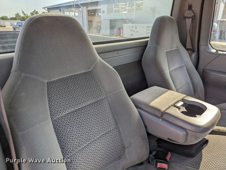 image for item MY9835 2001 Ford F150  pickup truck