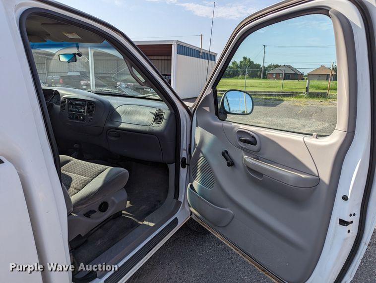 image for item MY9835 2001 Ford F150  pickup truck