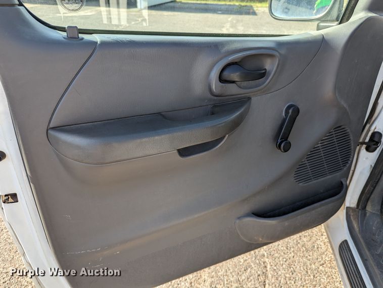 image for item MY9837 2001 Ford F150  pickup truck