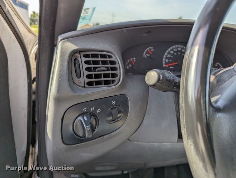 image for item MY9837 2001 Ford F150  pickup truck