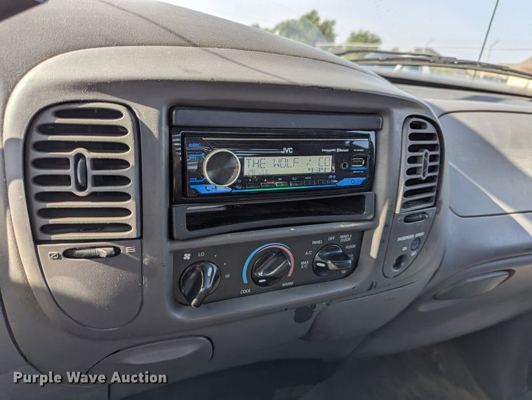 image for item MY9837 2001 Ford F150  pickup truck