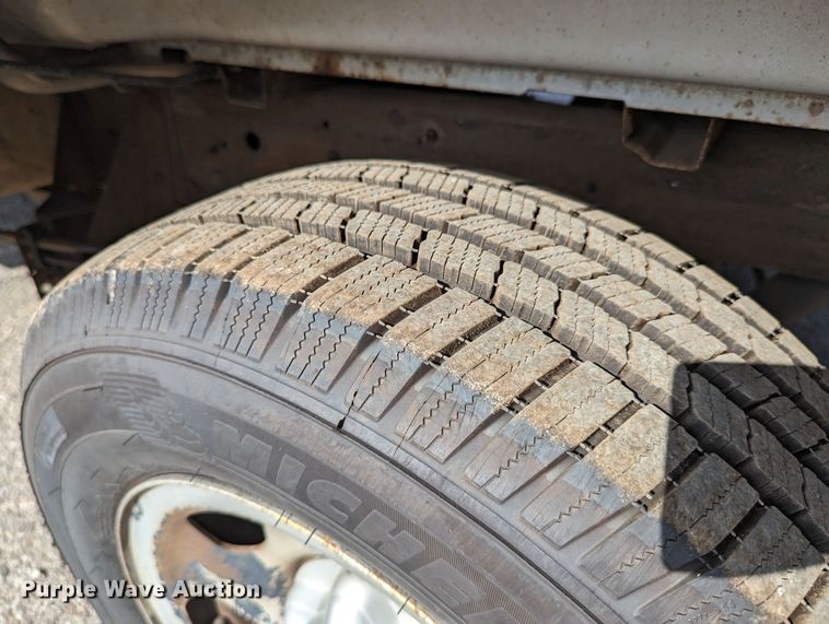 image for item MY9837 2001 Ford F150  pickup truck