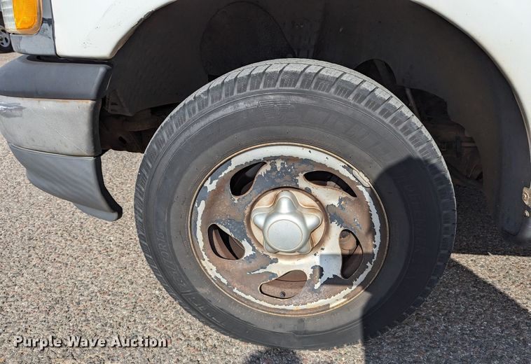 image for item MY9837 2001 Ford F150  pickup truck