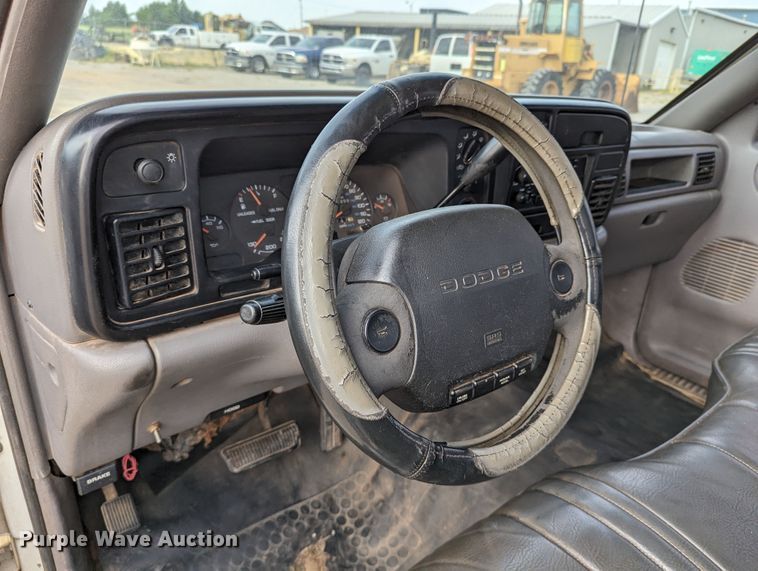 image for item MY9839 1996 Dodge Ram 1500  pickup truck