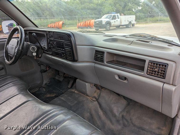 image for item MY9839 1996 Dodge Ram 1500  pickup truck