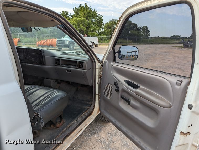 image for item MY9839 1996 Dodge Ram 1500  pickup truck