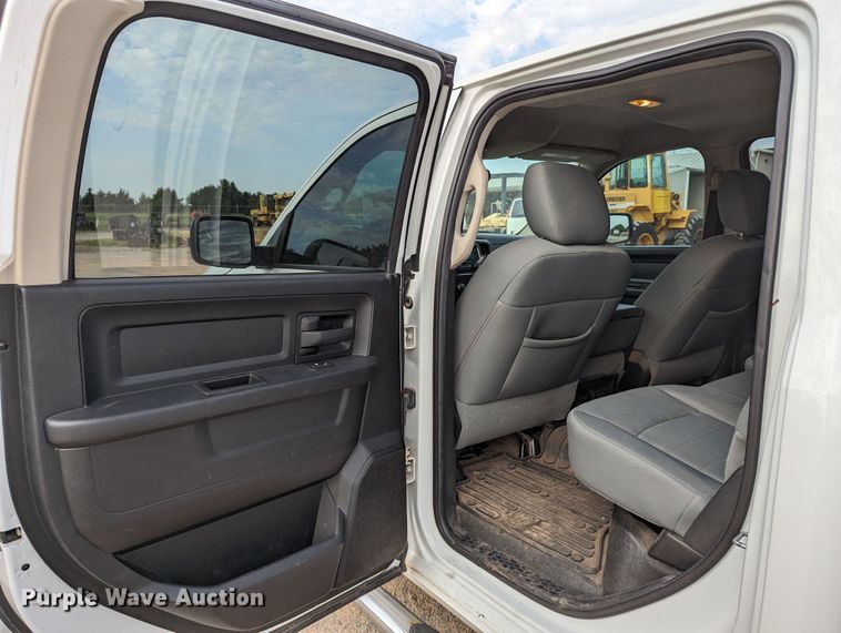 image for item MY9849 2014 Dodge Ram 1500  Crew Cab pickup truck