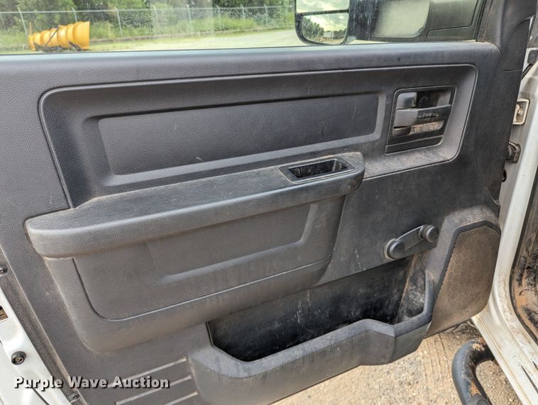 image for item MY9851 2013 Dodge Ram 3500  pickup truck cab and chassis