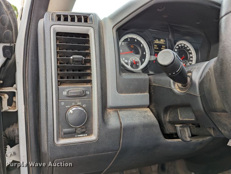 image for item MY9851 2013 Dodge Ram 3500  pickup truck cab and chassis