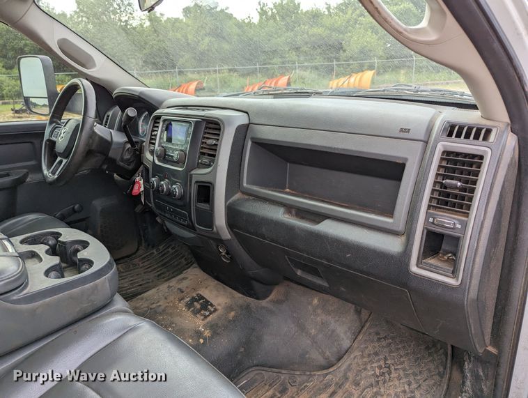 image for item MY9851 2013 Dodge Ram 3500  pickup truck cab and chassis